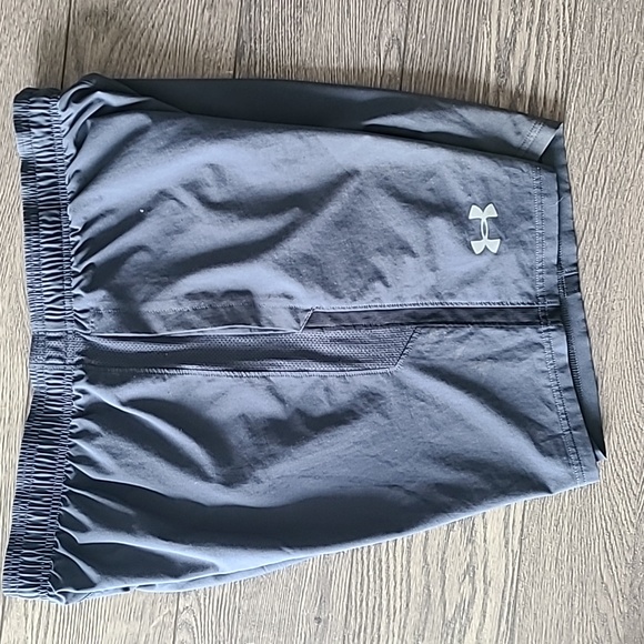 Under Armor Mens Shorts - Picture 2 of 4